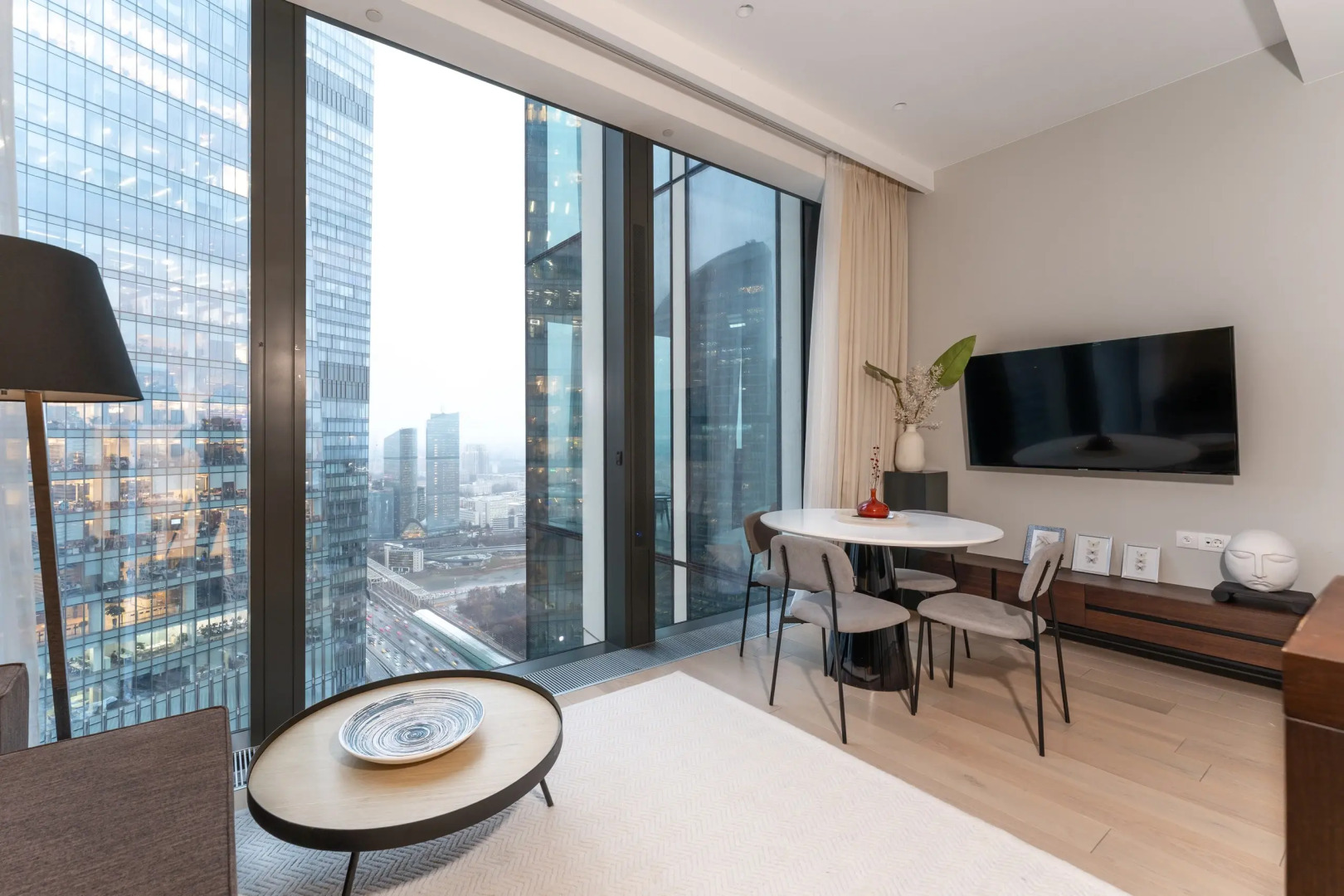 Апартаменты Апарт с Угловой Спальней с Панорамной Ванной