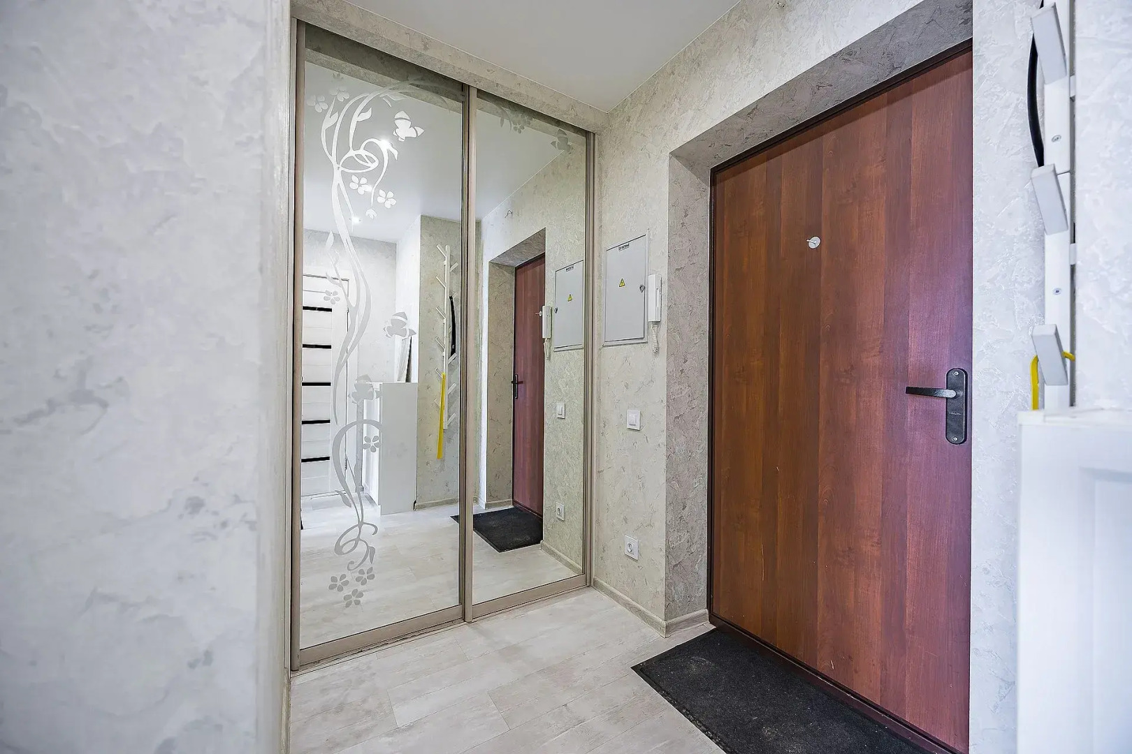 Апартаменты iZi Apart на Московском шоссе рядом ст. Метро  и Ж/Д Вокзал