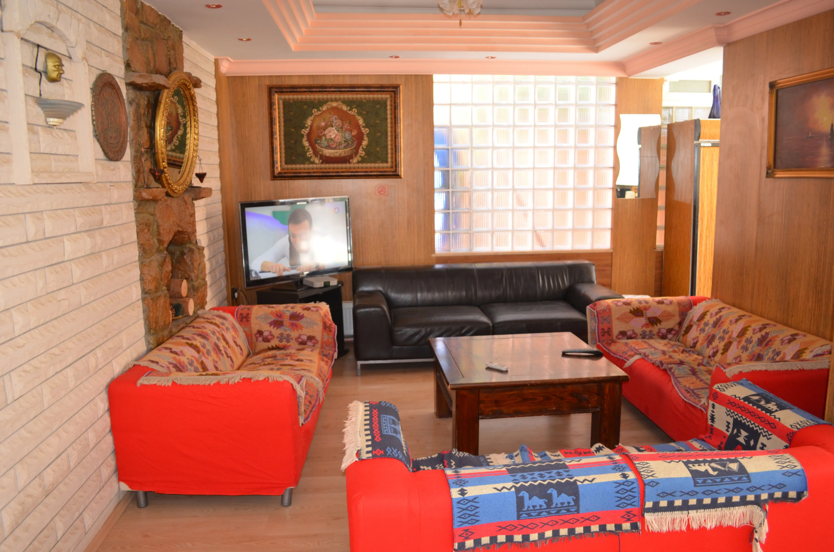 Megas Hotel