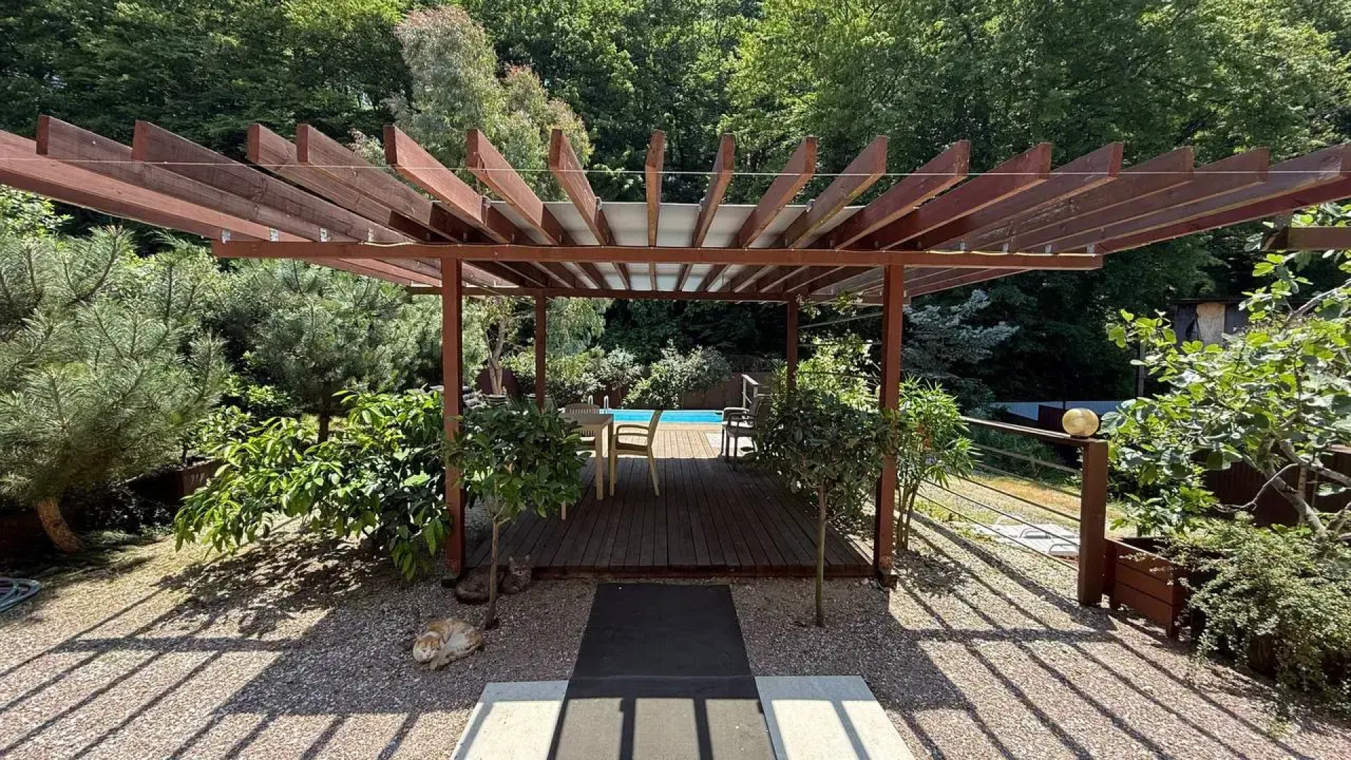 Частный Дом у Леса с Бассейном