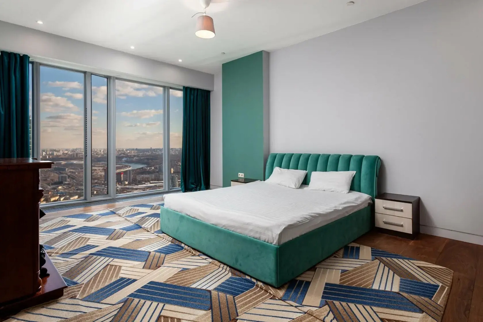 Апартаменты Москва Сити Premium 63 этаж 3 комнаты панорамная ванна