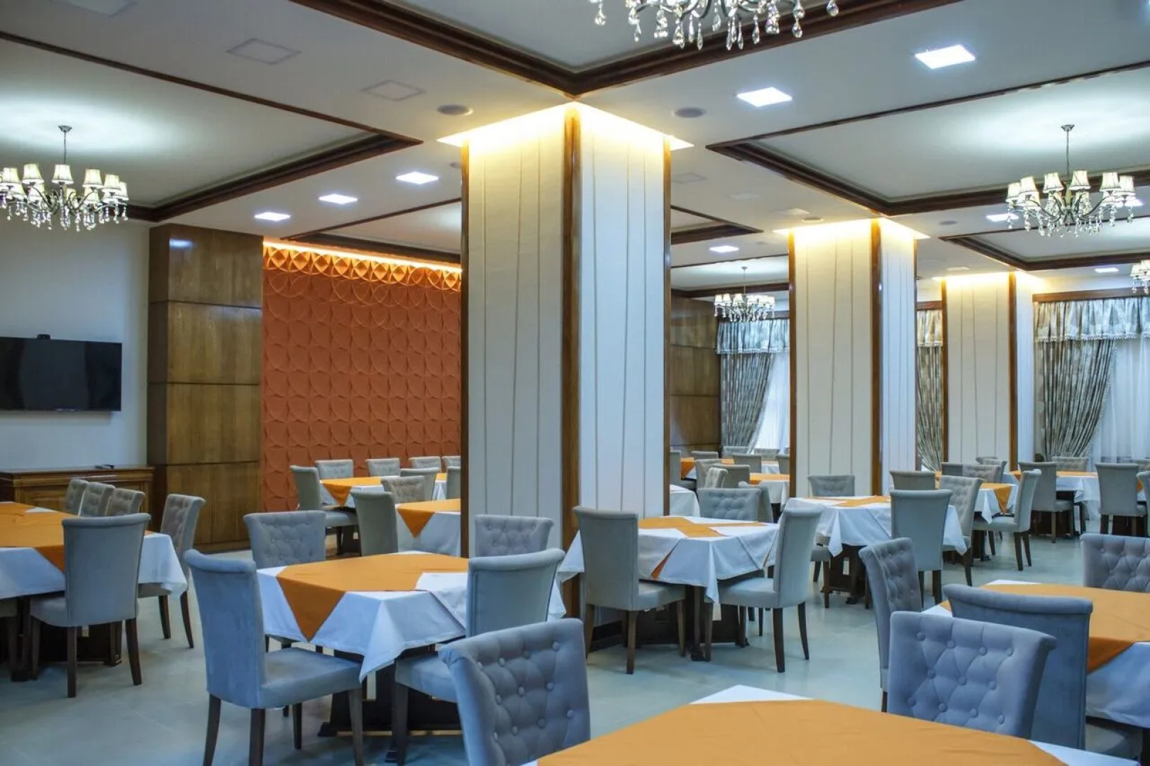 Отель Plaza Viktoria