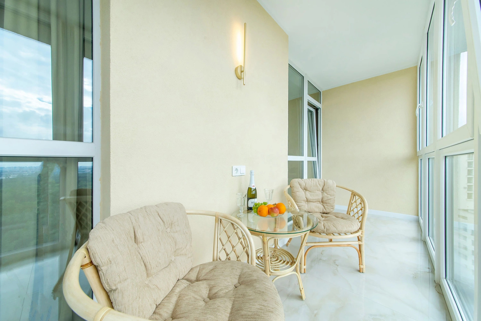 Квартира на сутки В 3 минутах от метро Парк Челюскинцев Подходит для командировок и отдыха Самозаселение Wi-Fi Кондиционер Кухня объединена с жилой зоной Отдельная спальня