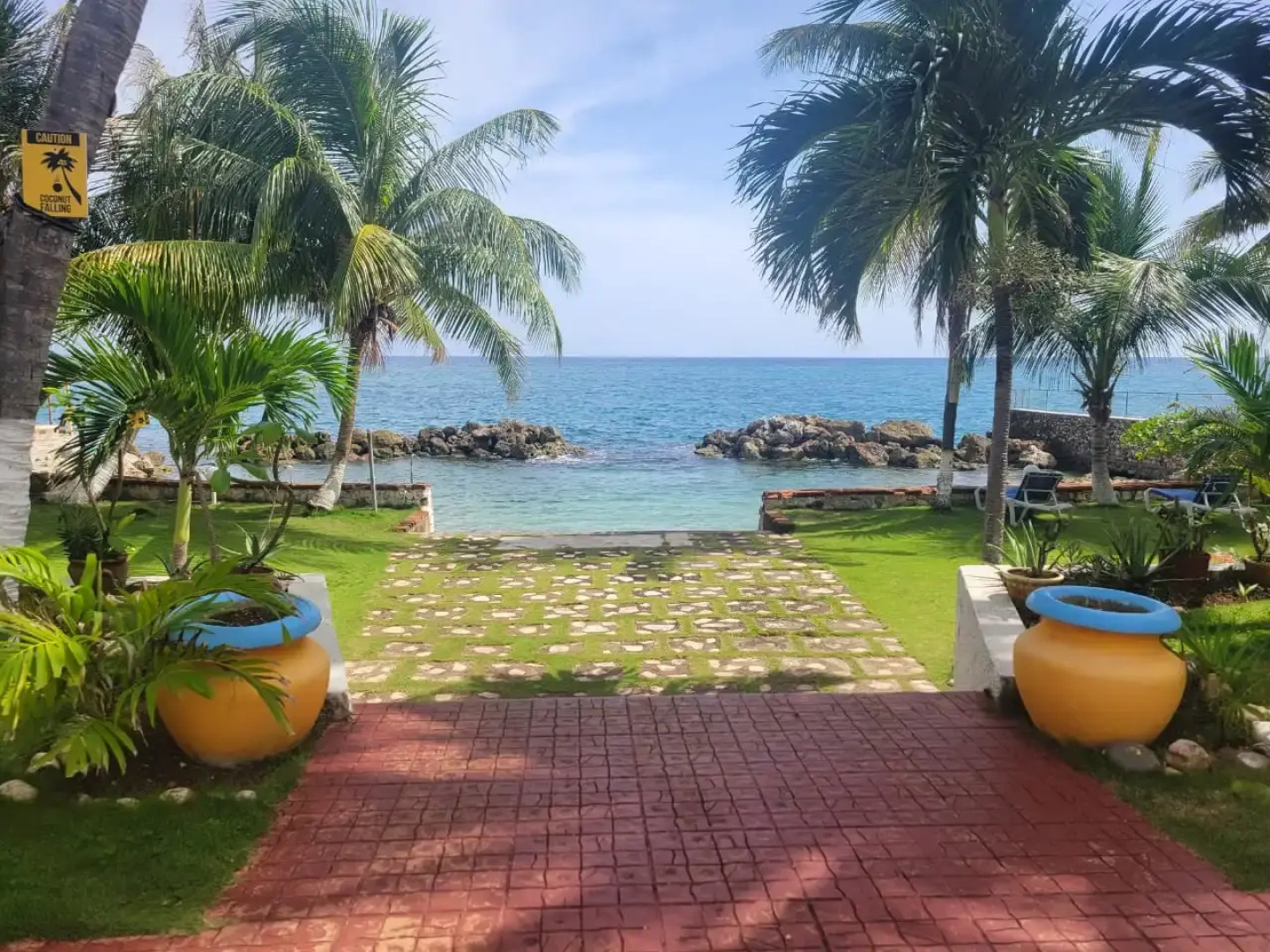 Апартаменты Chrisanns Beach Resort