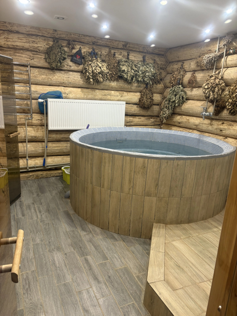 Частный дом из бревна с баней