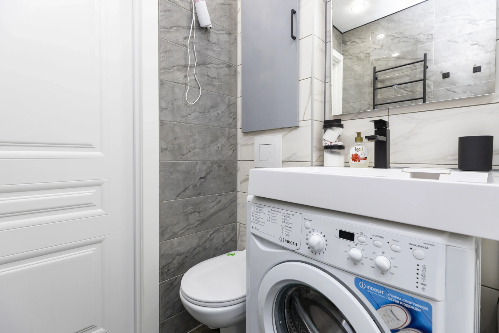 Квартира Уютная 2-к с Потрясающим Видом на Горы и Озеро