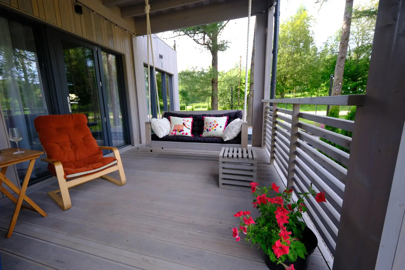 Частный дом Коттедж Шапки Дача Hygge с камином