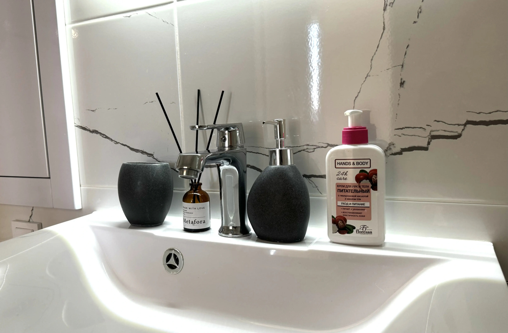 Квартира Рядом с Метро и Видом на Закат