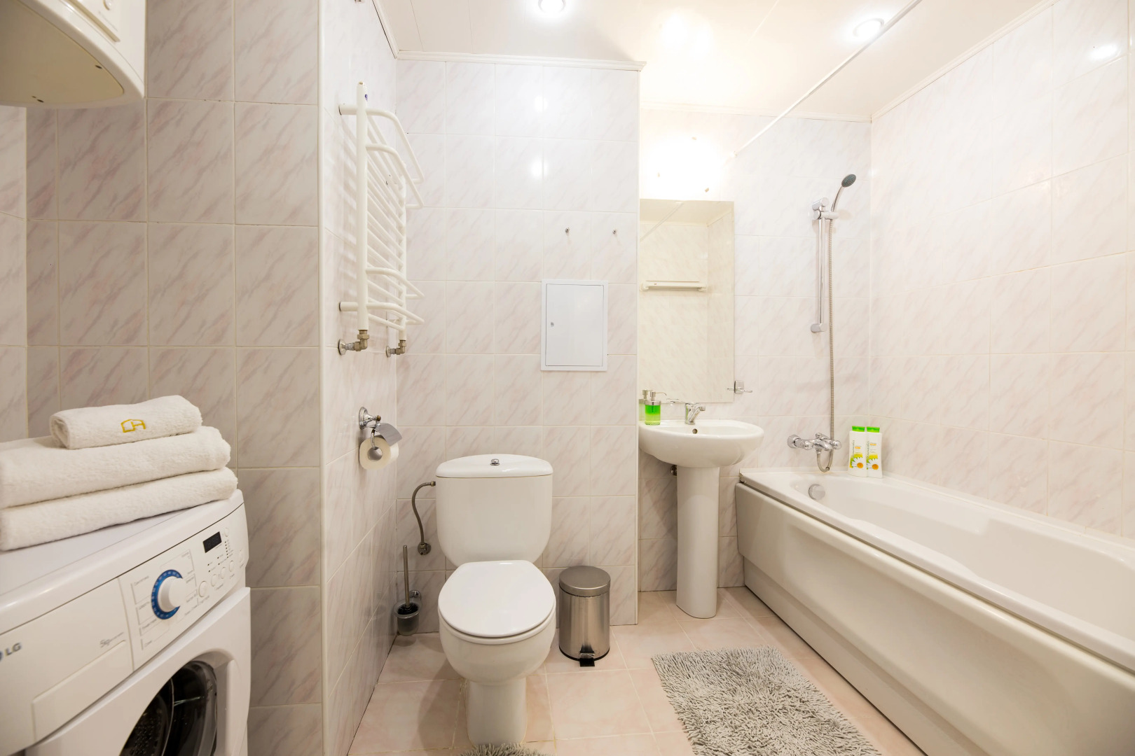 Апартаменты 4-комнатные HomeApart Сторожовская, 8