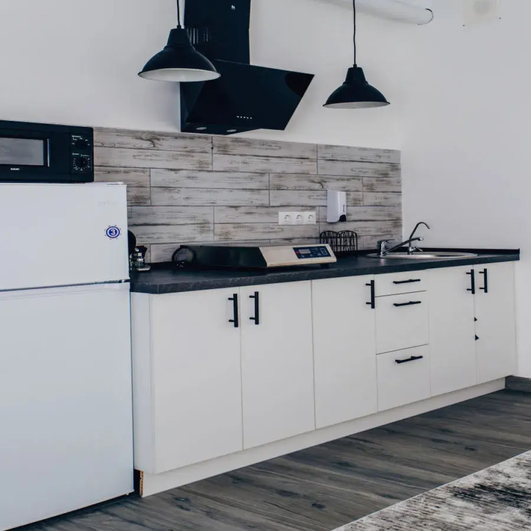 Частный дом за городом Монотель синий дом