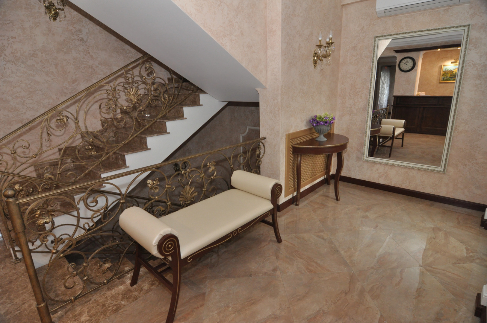 Отель Сударь