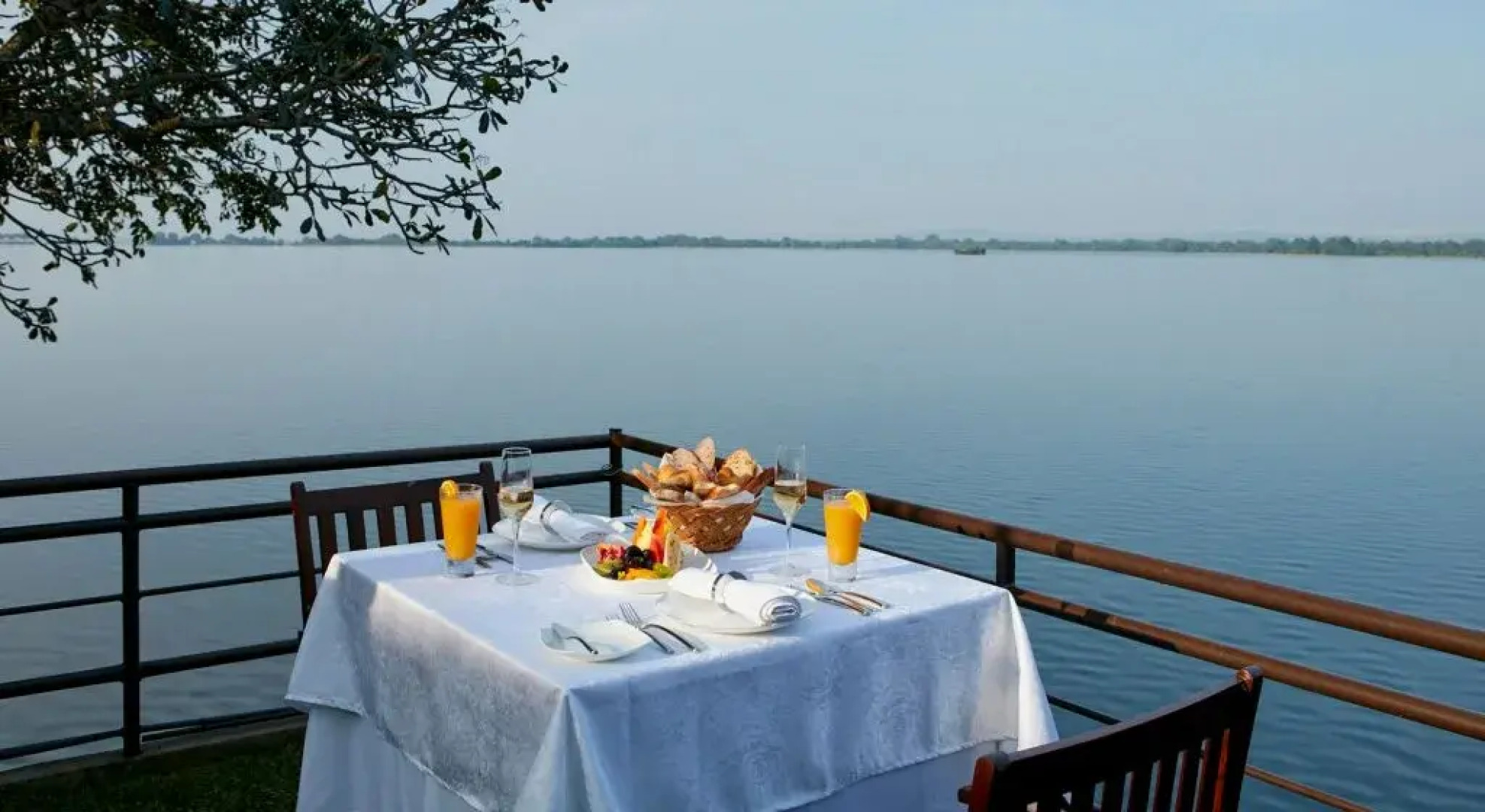 Отель EKHO Lake House - From Colonial Bungalow to Royal Retreat