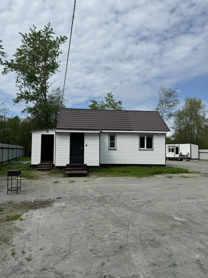 Частный дом House by river