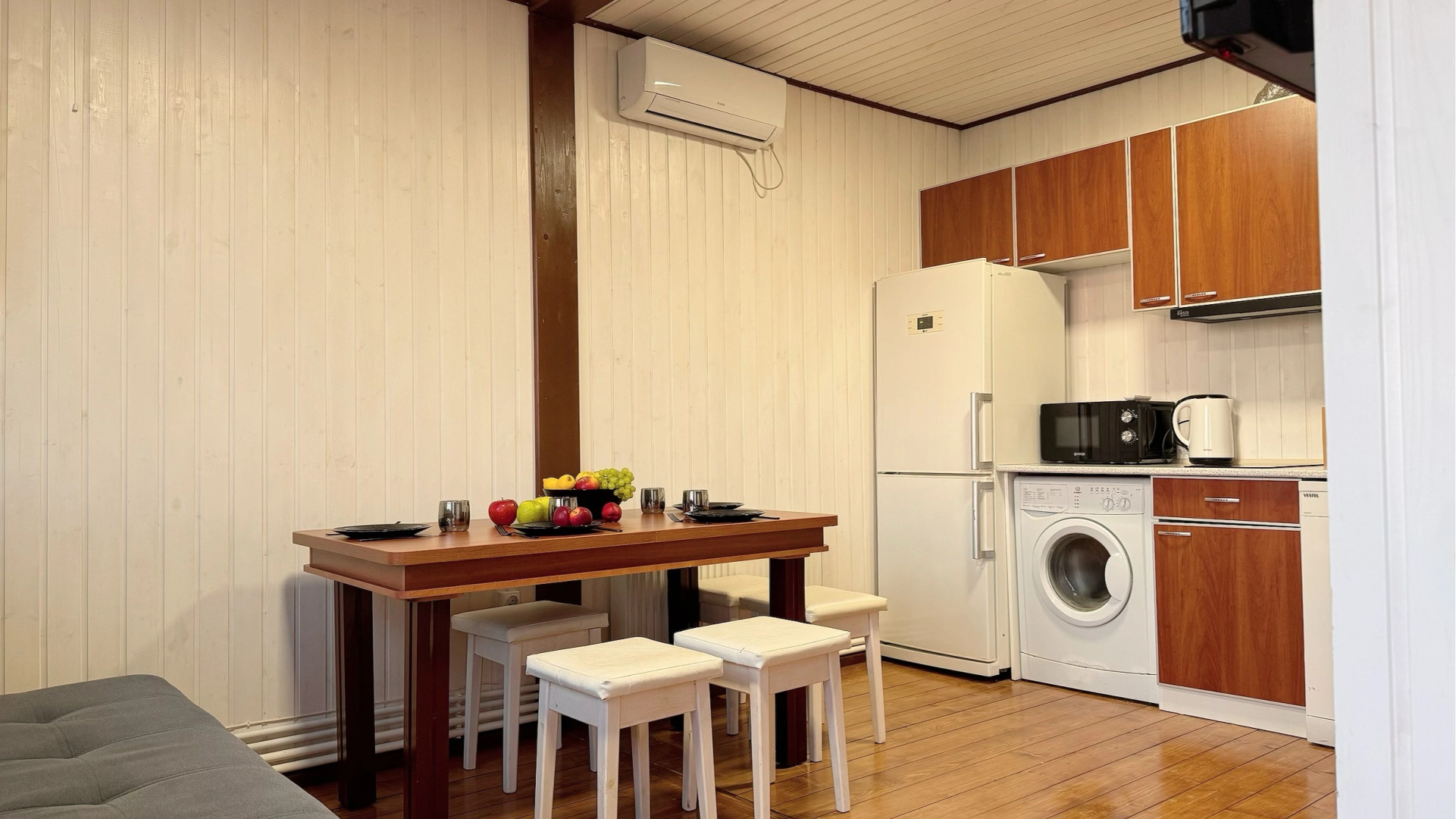 Частный дом у моря с беседкой