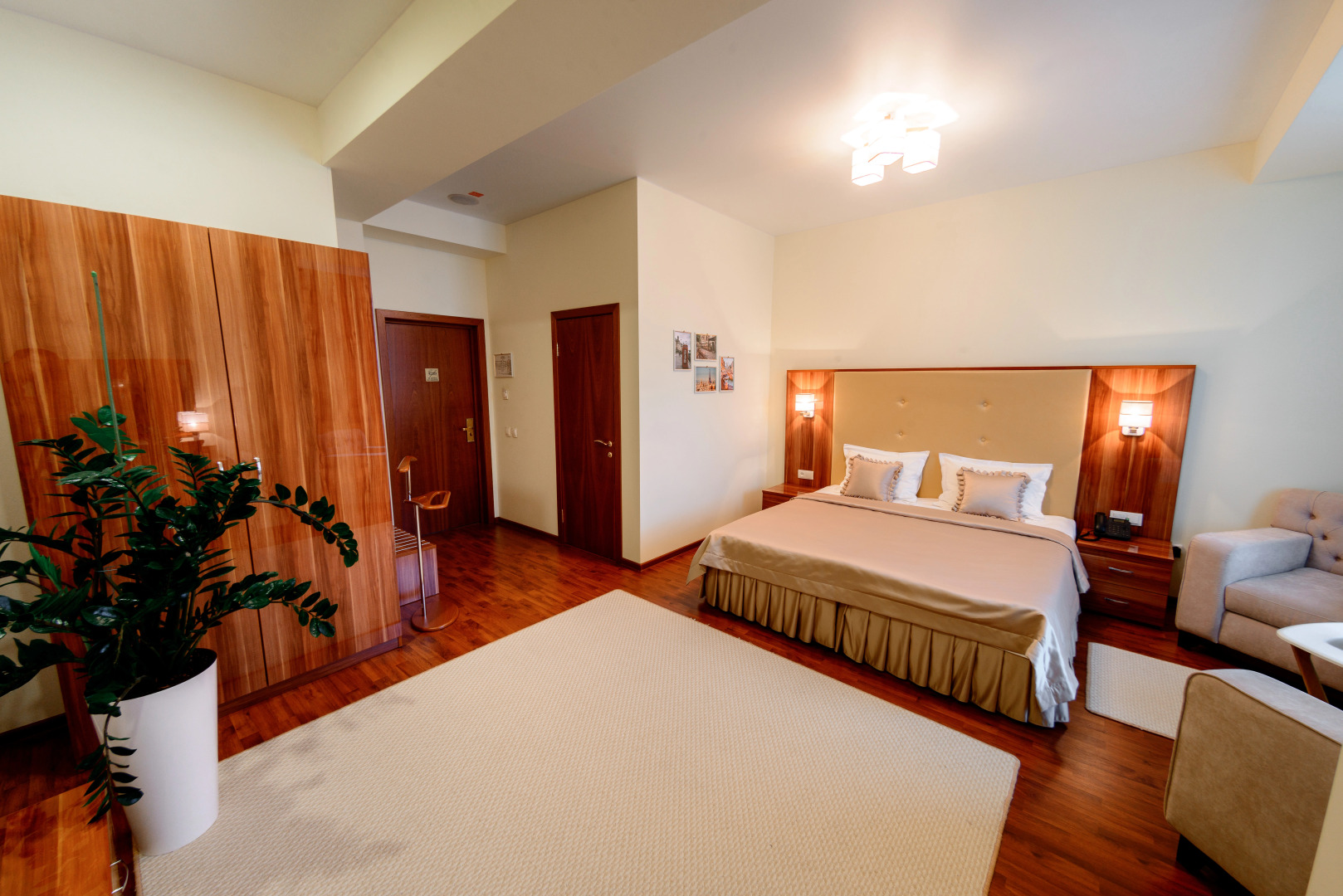 Отель Метрополис