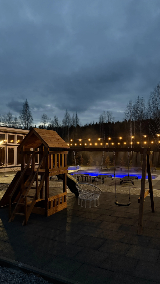 Частный дом Дом с бассейном рядом Солнечной долиной