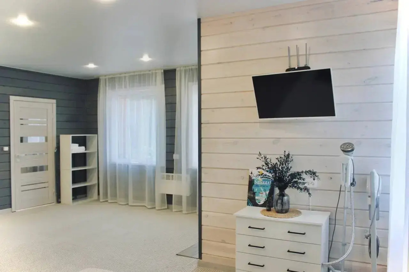 Частный дом ХВОЯ в окружении кедрового леса