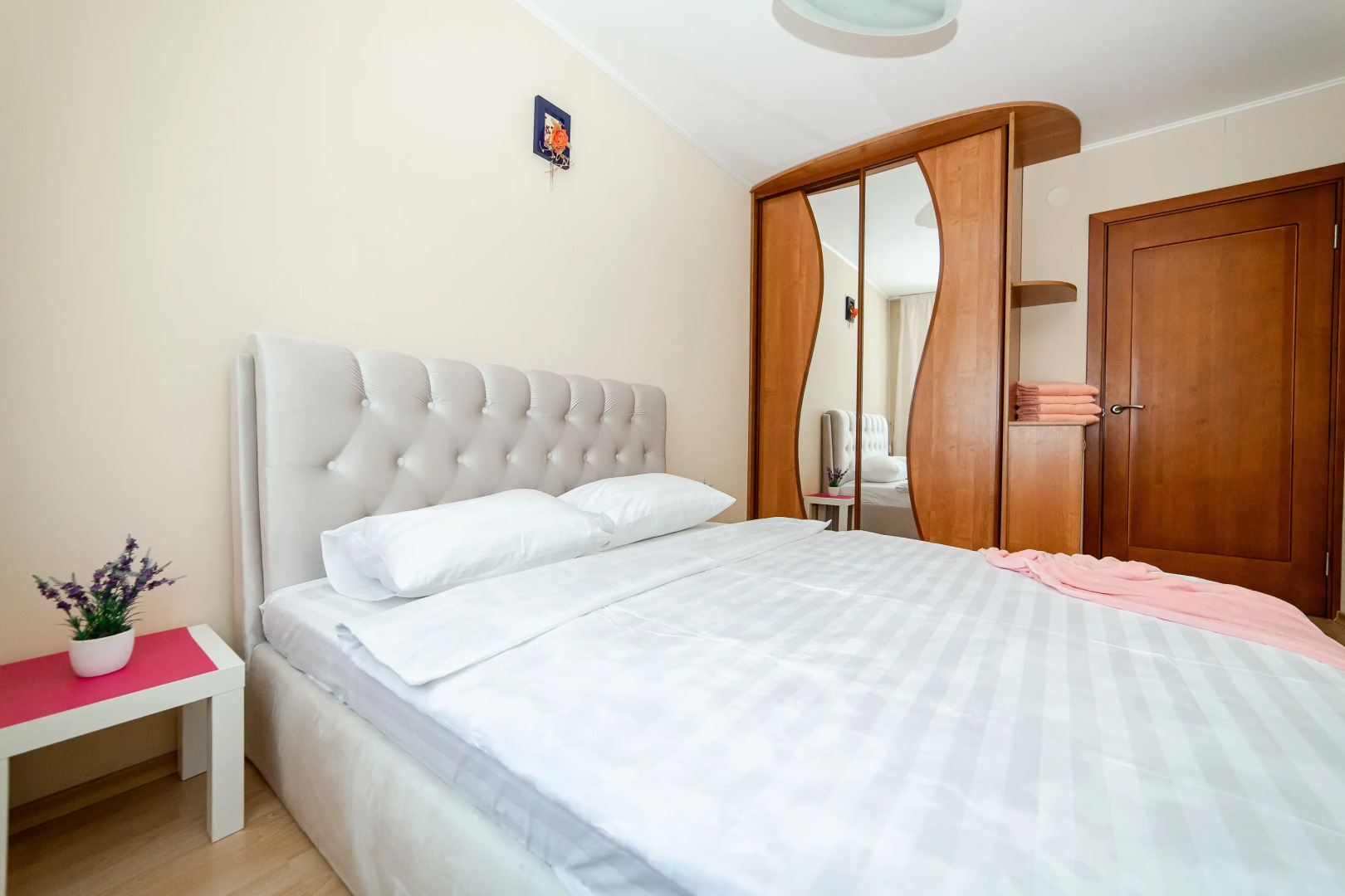 Трехкомнатные апартаменты GALLERY Minsk на Мельникайте с балконом