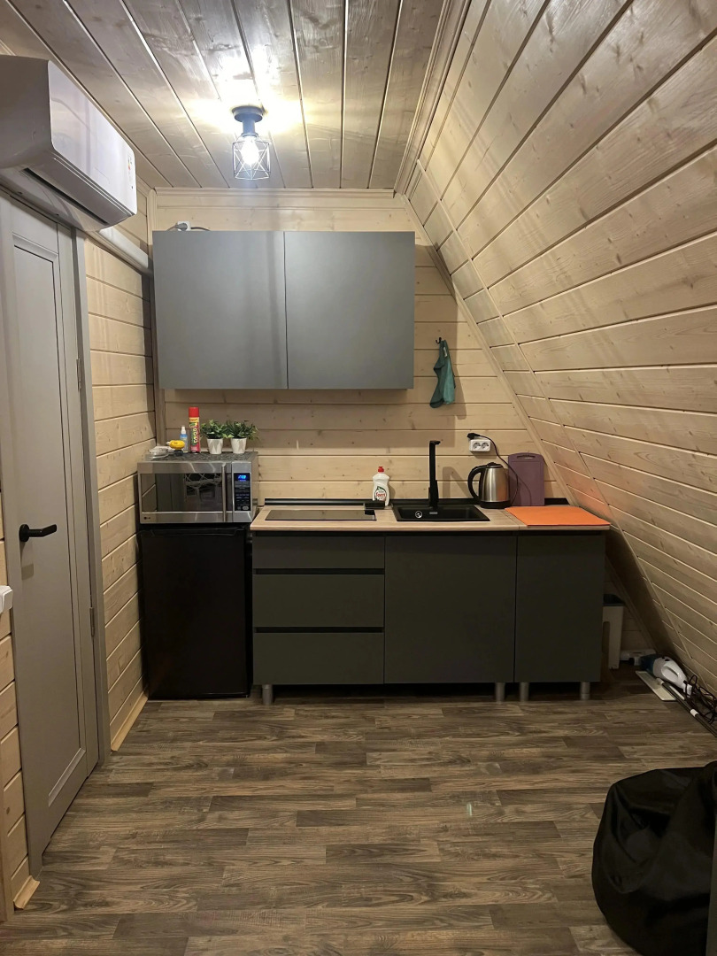 Частный дом Уютный у Реки с Чаном в Современном Стиле