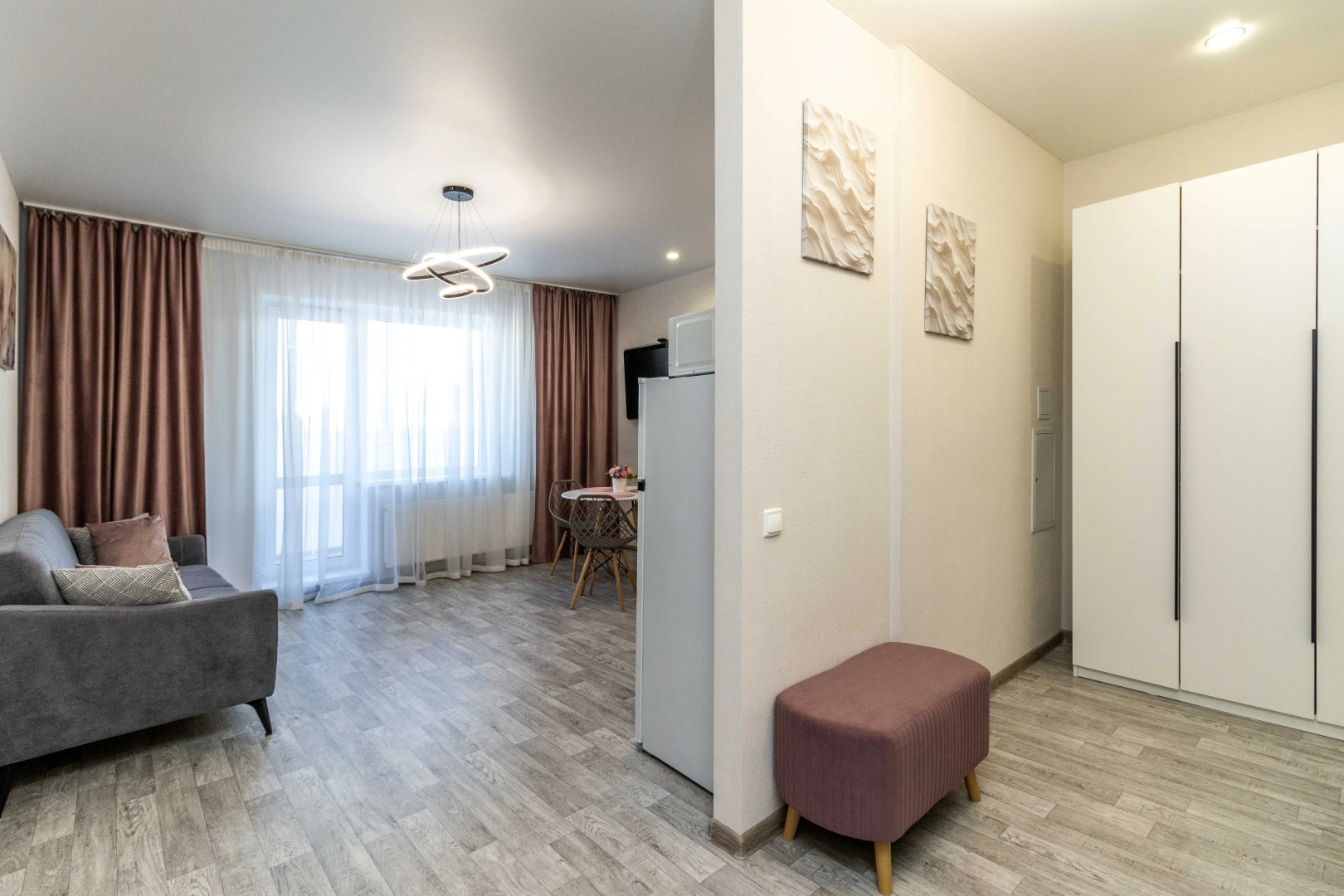 Квартира комфортные Ивана Захарова 18/2