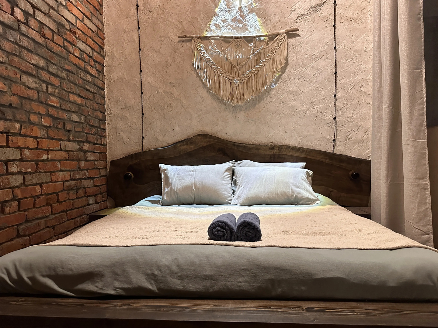 Частный дом гнѣздо с камином и двумя спальнями