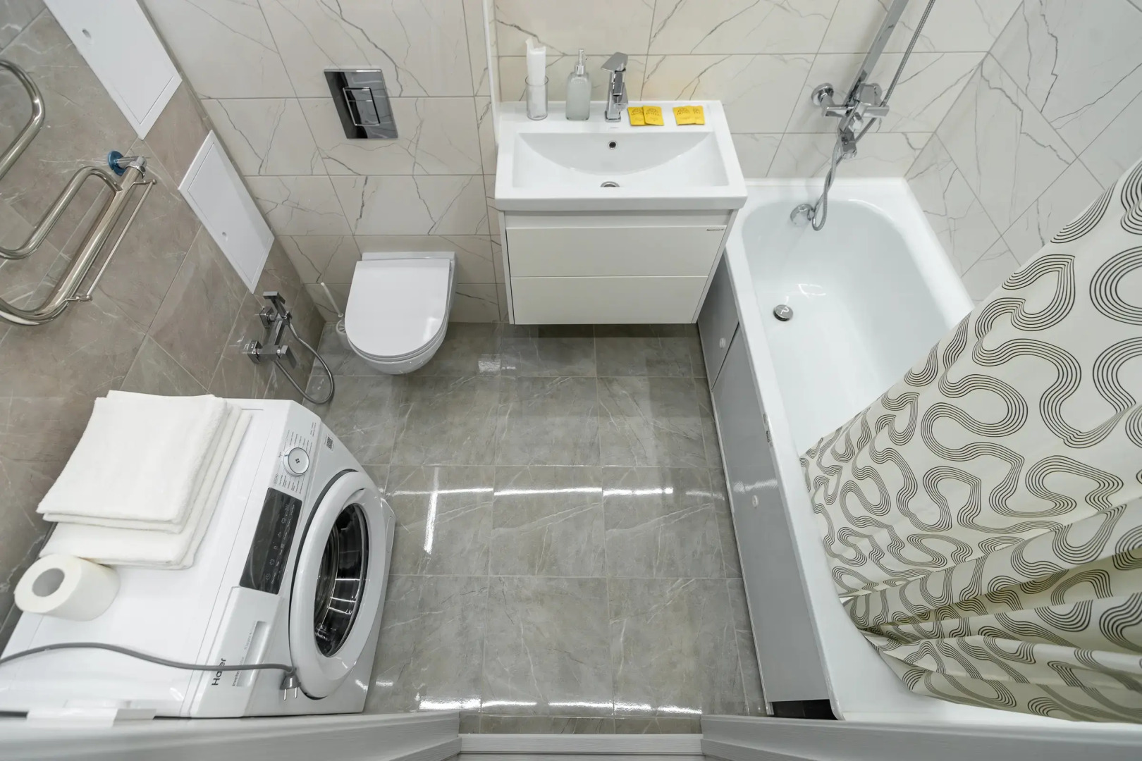 Апартаменты с панорамными окнами на набережной реки