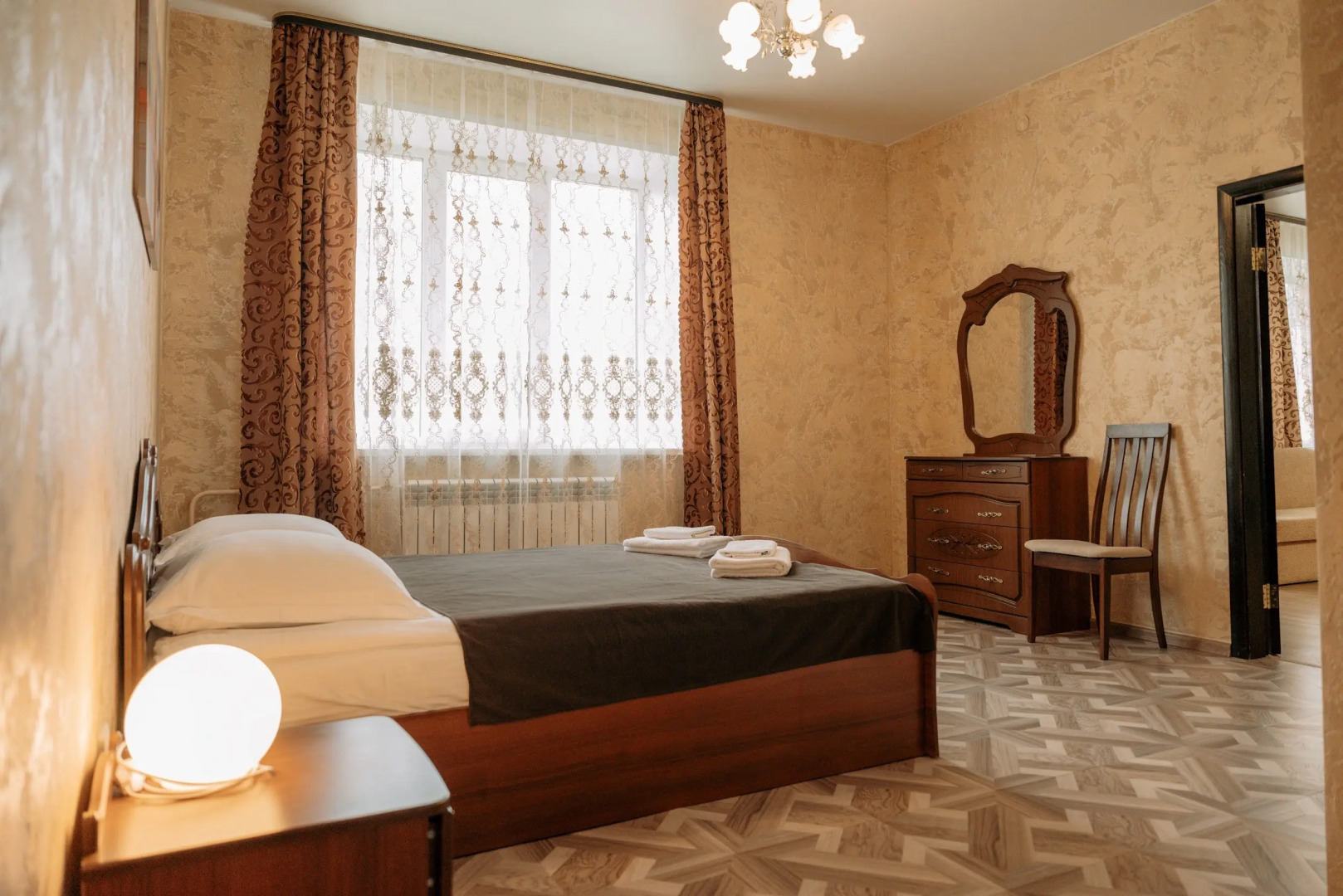 Отель Корона