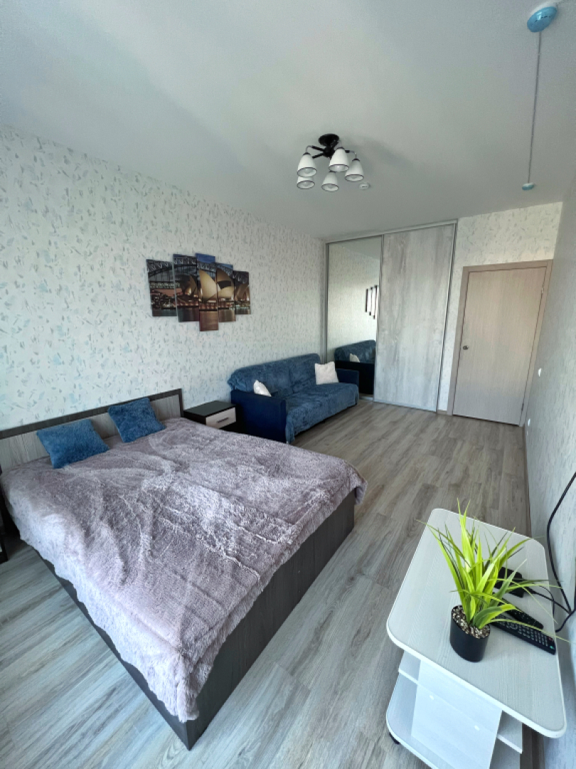 Апартаменты с балконом на Революции 48В