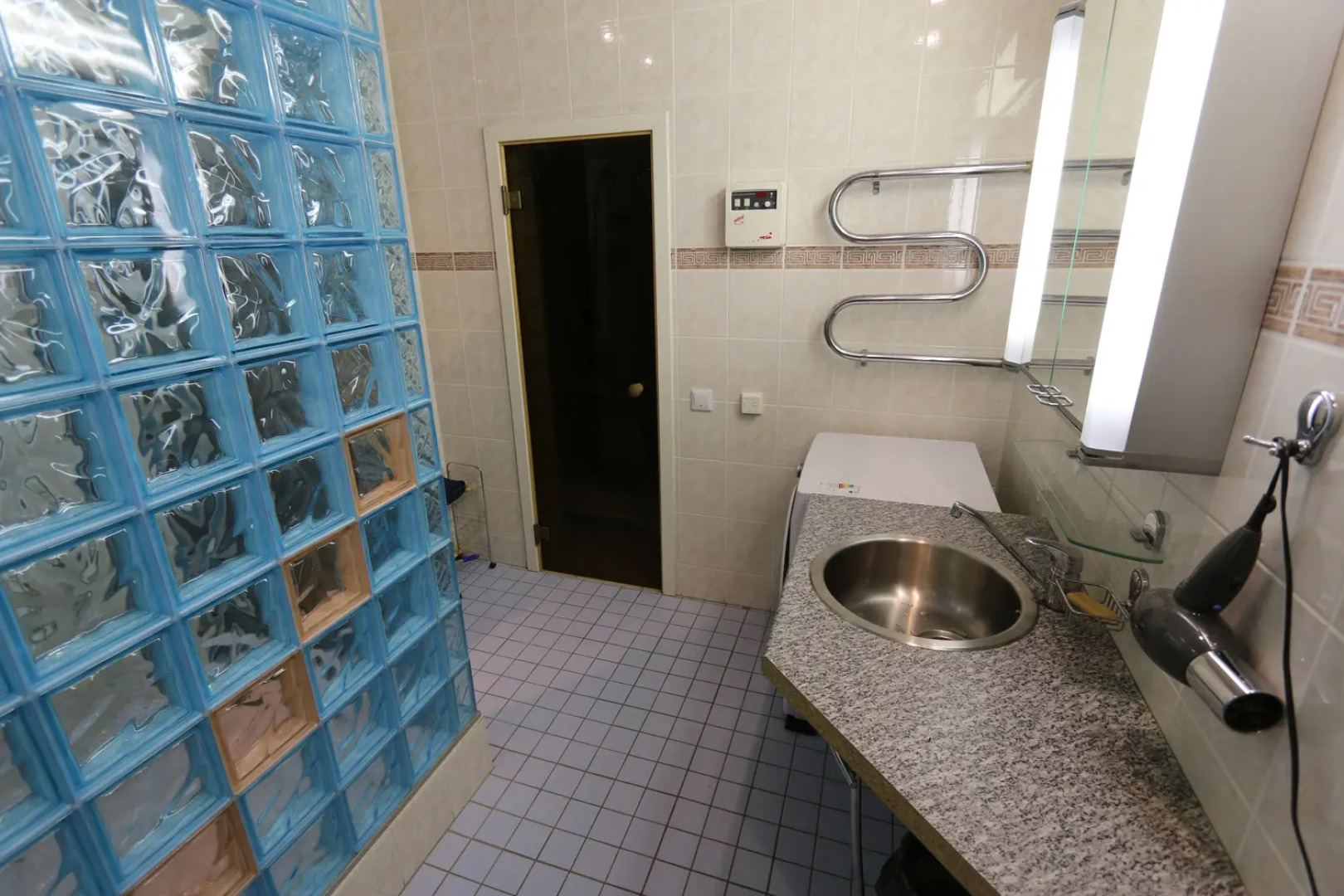 Квартира Просторная квартира с сауной рядом