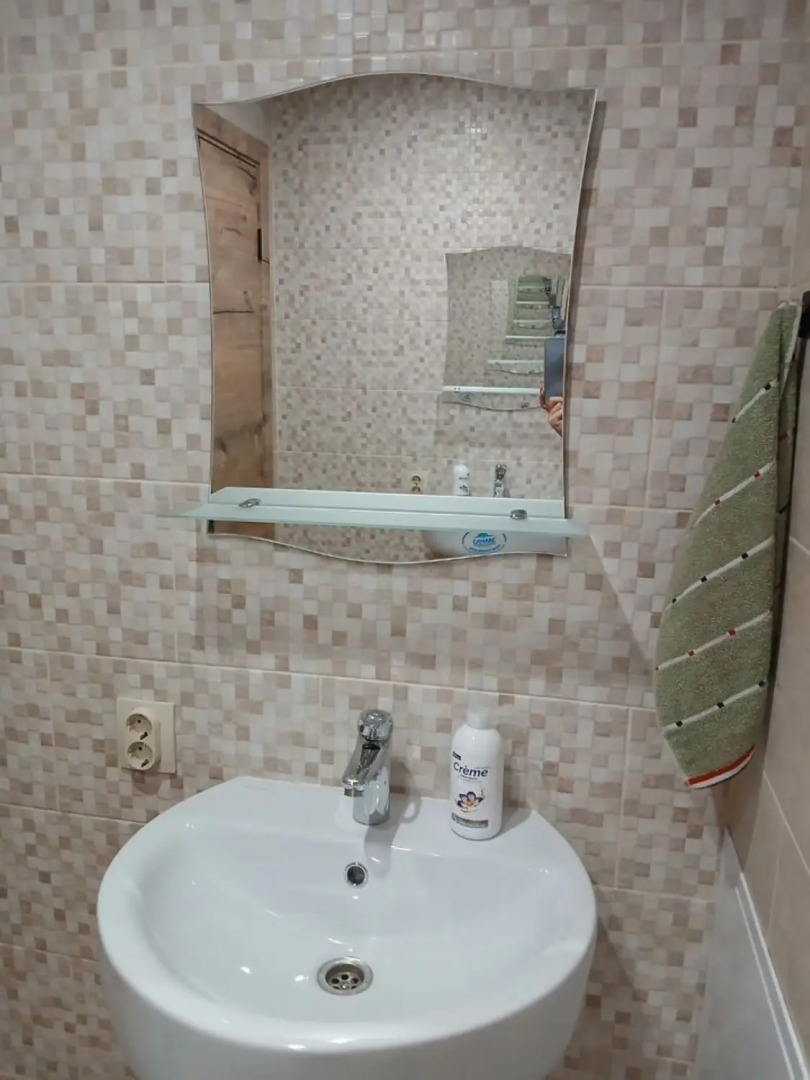 Частный Дом в Центpе Дeревни Взвад