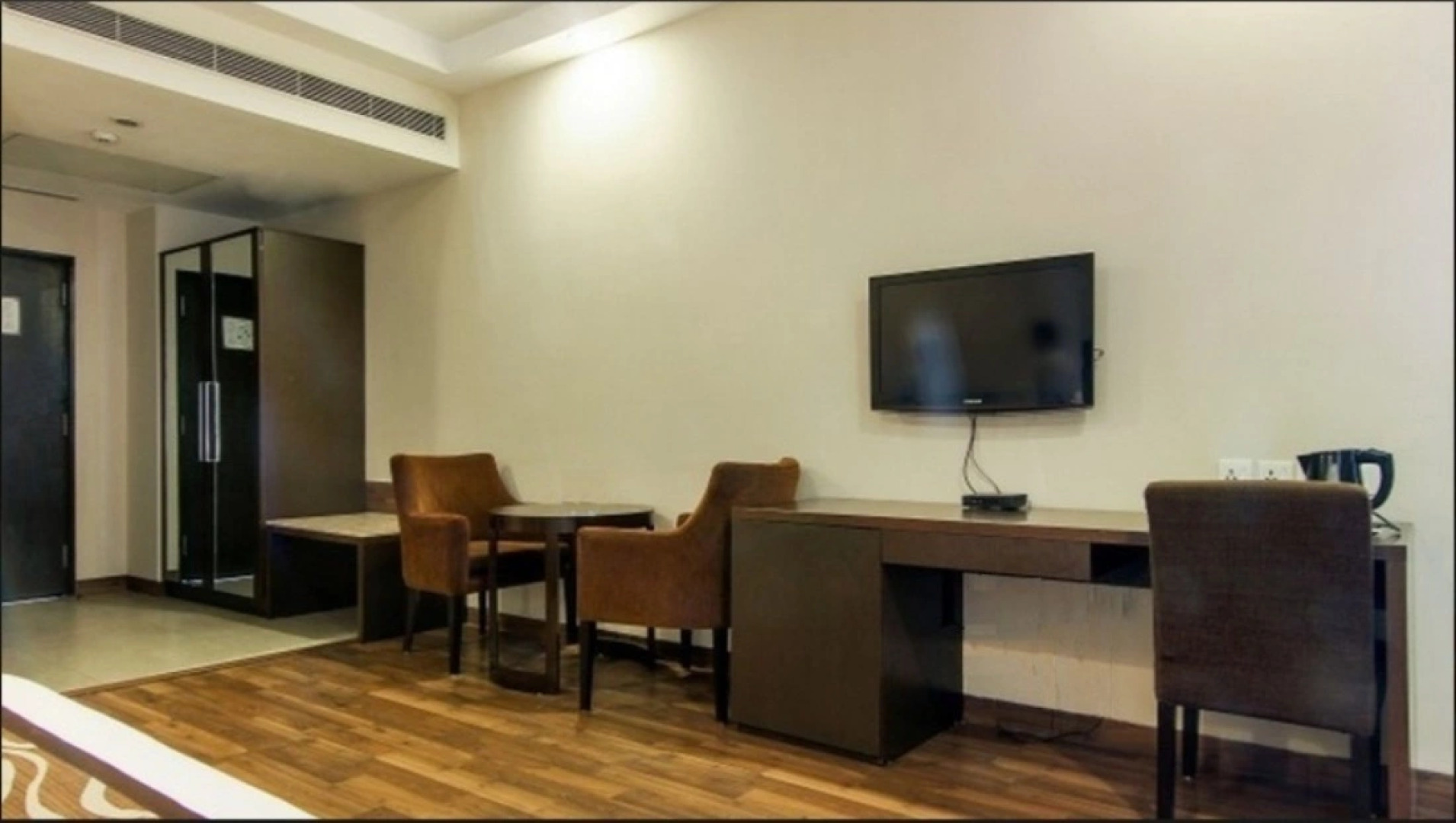 Отель Vibe by The LaLiT Traveler