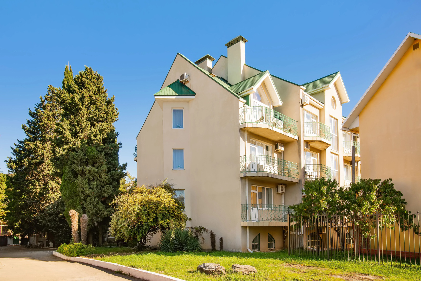 Отель Grand Crystal Group