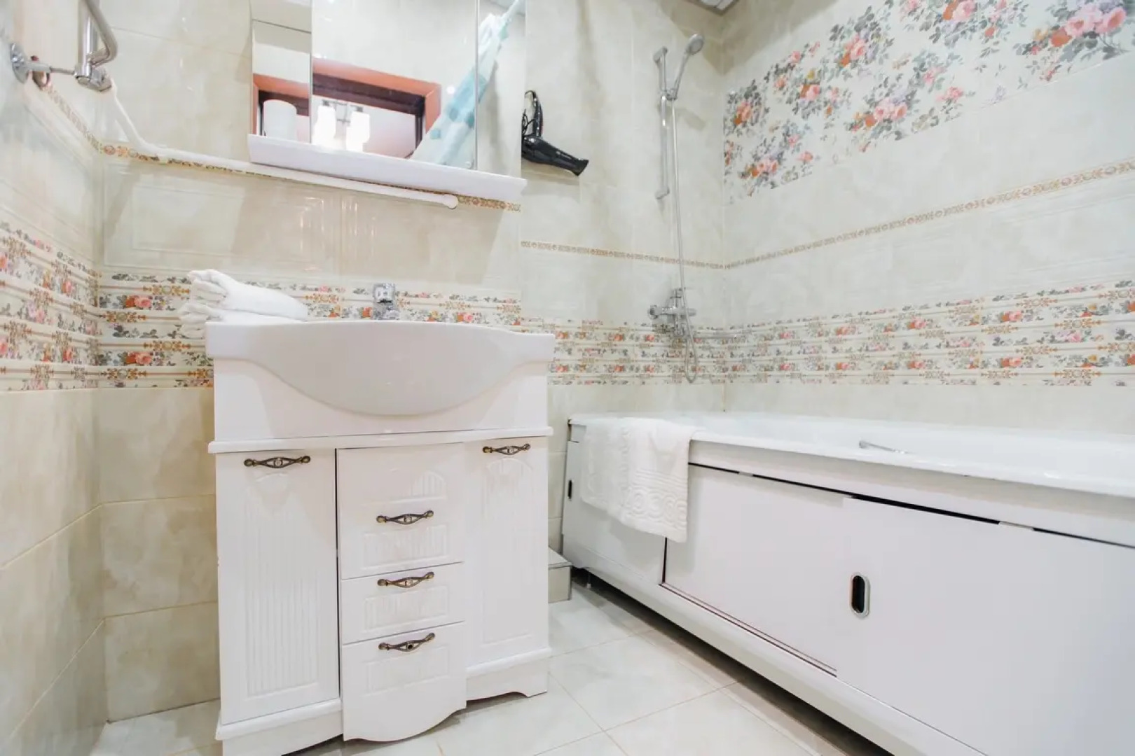 Трехкомнатные апартаменты возле Музея Космонавтики в Новом доме с Панорамными окнами 1/16