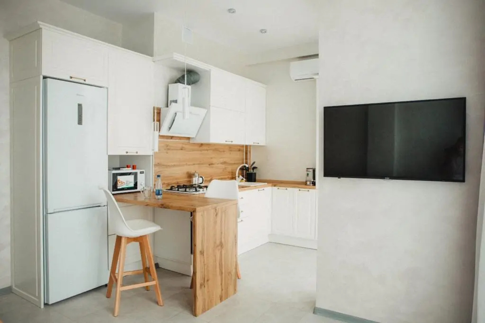 Море квартир уютная студия с панорамными окнами в центре Адлера 5