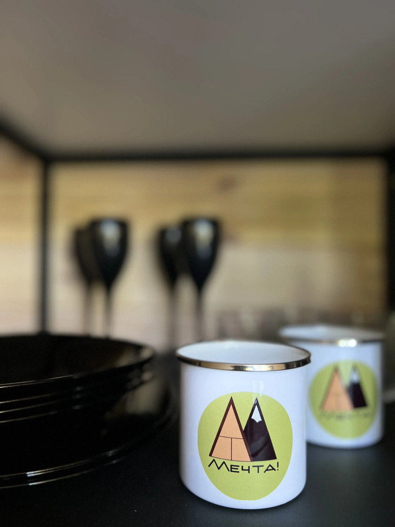 Шале А-фрейм с видом на горы и лес