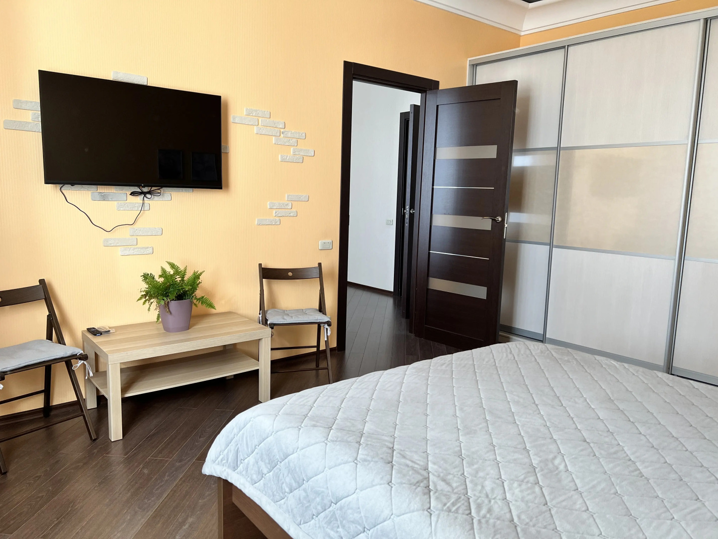 Квартира Просторная Двухкомнатная в Центре Города