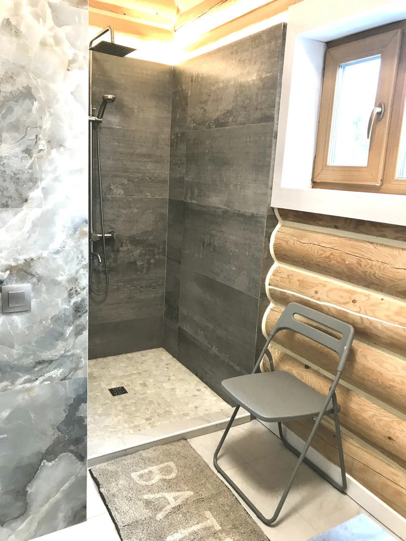 Шале на Скале с Видом на Озеро