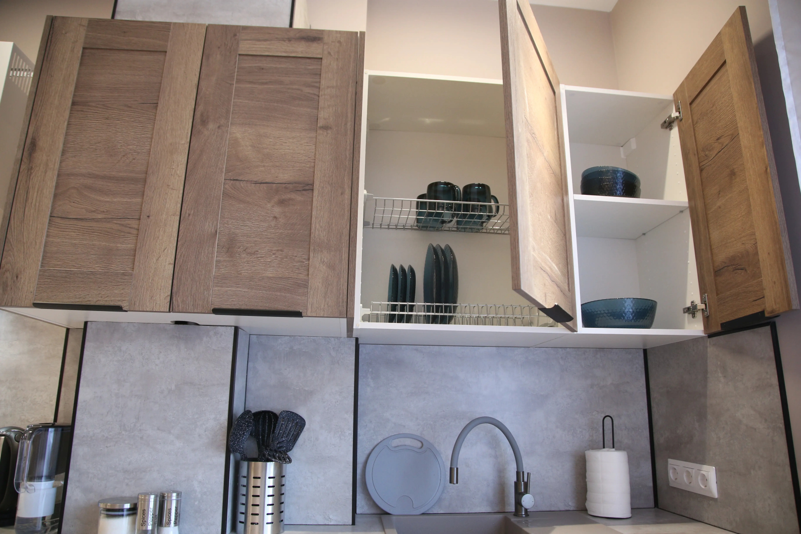 Апартаменты Уорхол - апельсин и капучино в интерьере с собственным двориком для BBQ в 10 минутах от центра