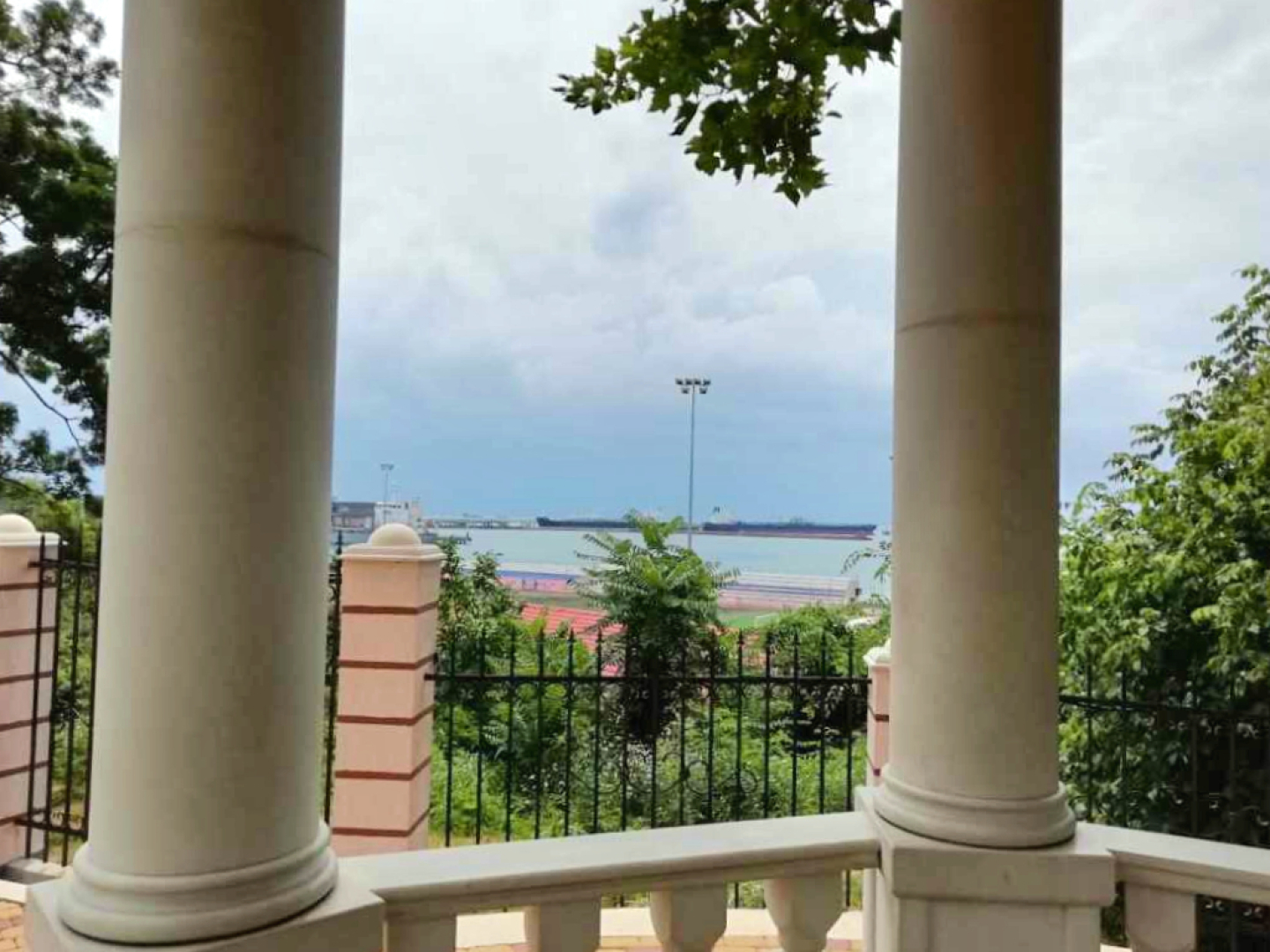 Апартаменты на набережной