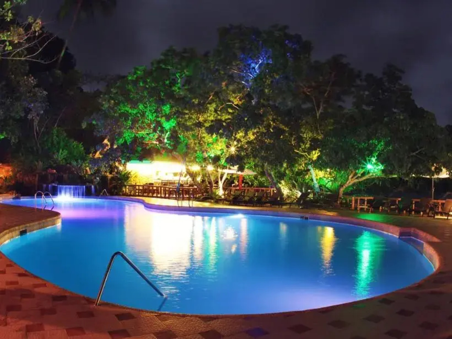 Отель Dakak Park and Beach Resort