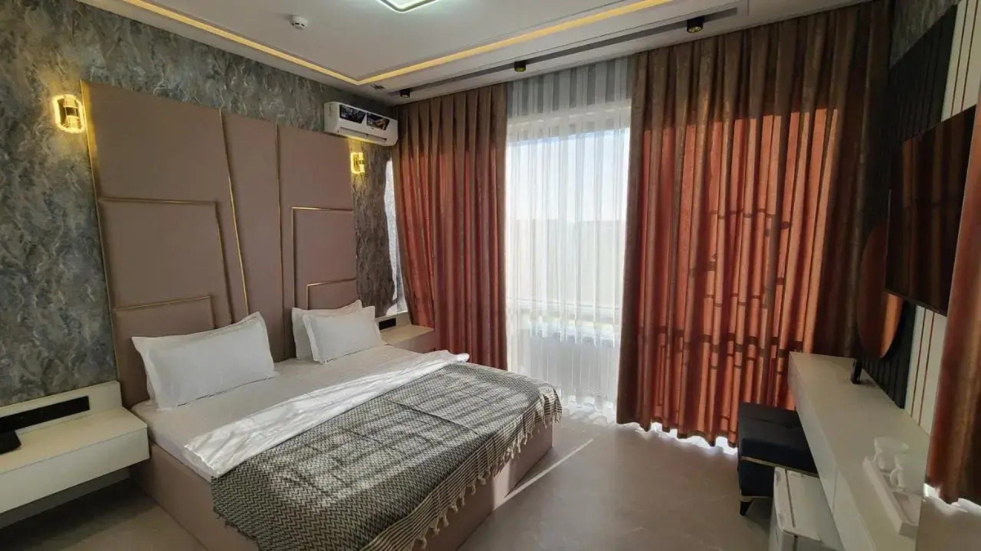 Отель Shedevr Plaza