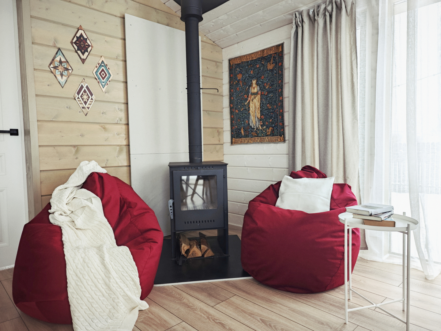 Частный дом с баней и камином