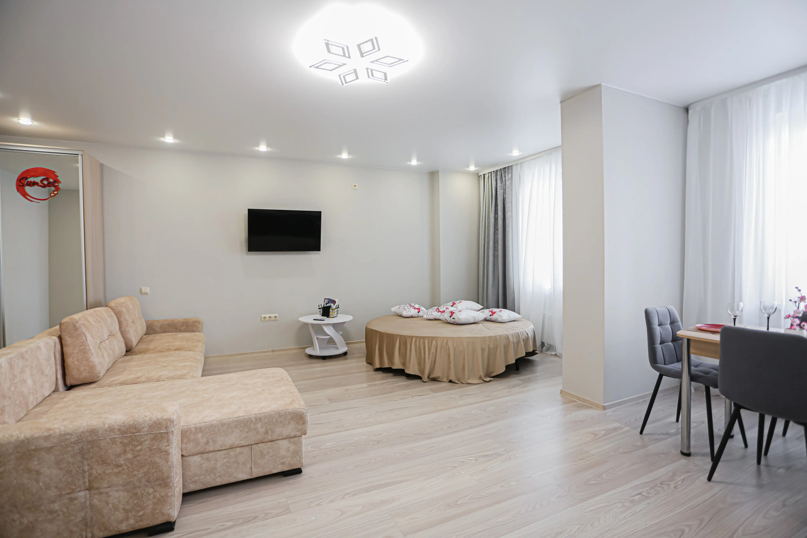 Апартаменты SunSet 2-Оранжерейная 2к1 кв 229