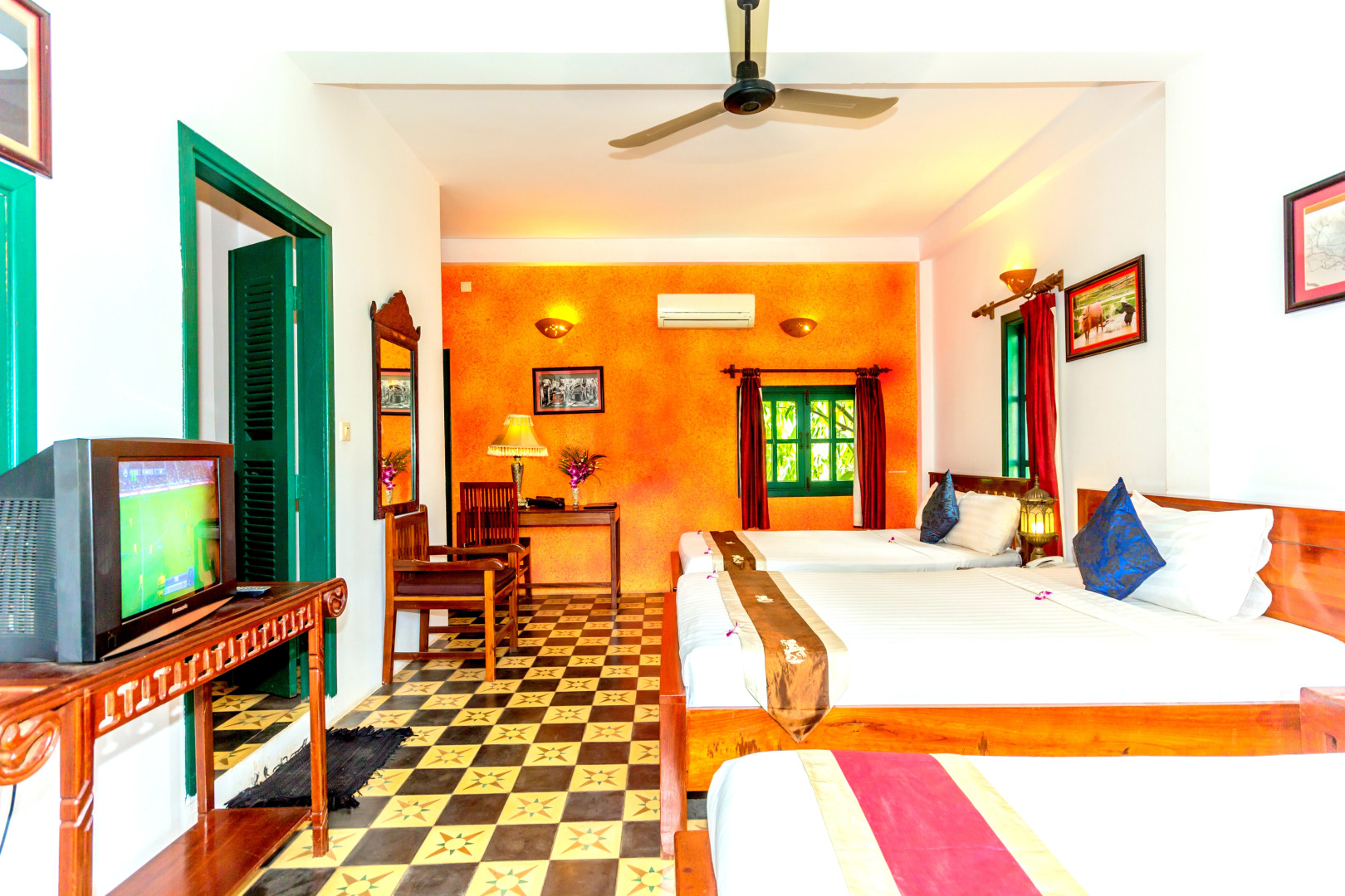 Отель Golden Banana Residence