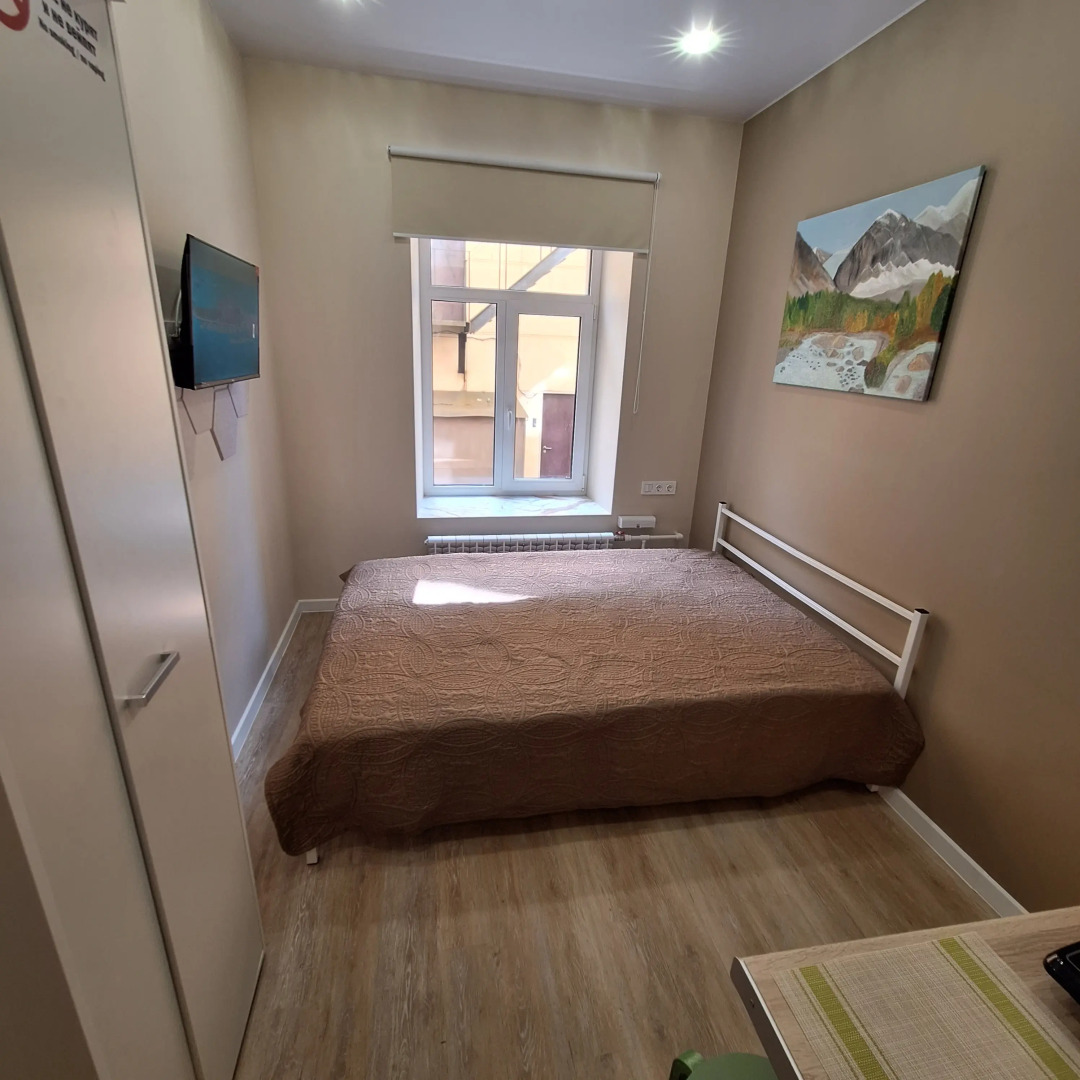 Квартира студия, 12м2,  1\6 эт., Актру