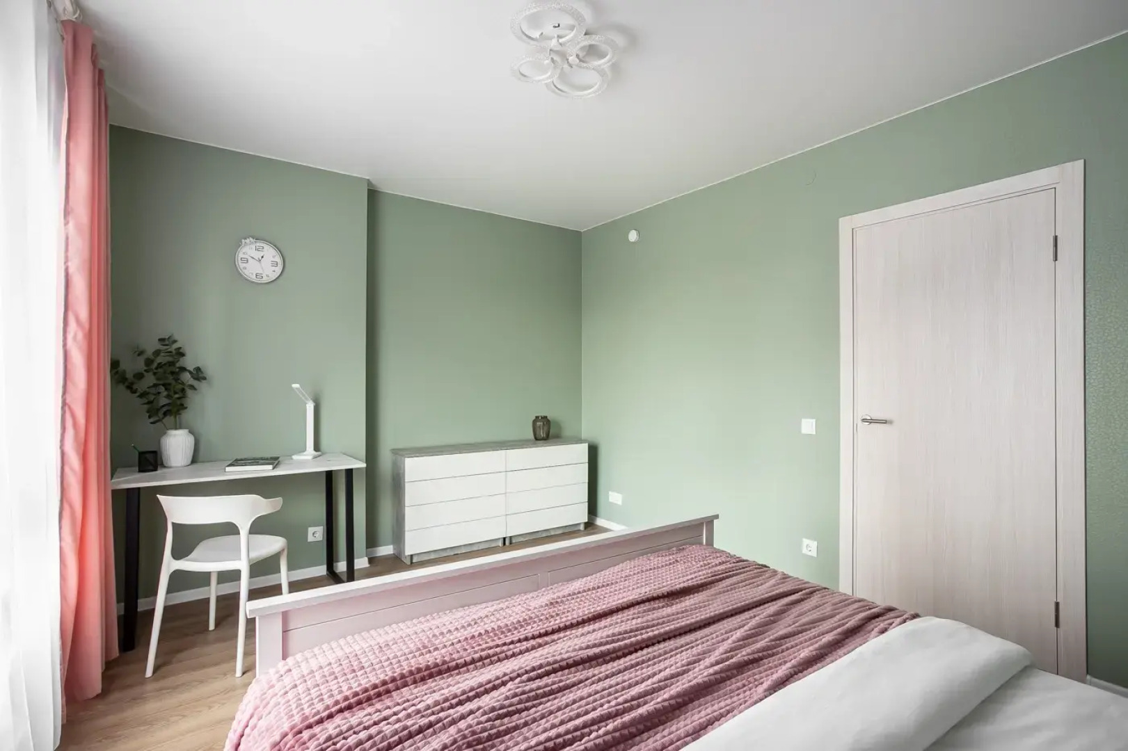 Квартира Просторная Четырехкомнатная у Метро Окская