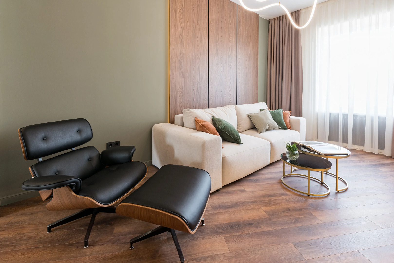 Апартаменты Сталинка после ремонта с видом на главный проспект Минска, крыши и закаты