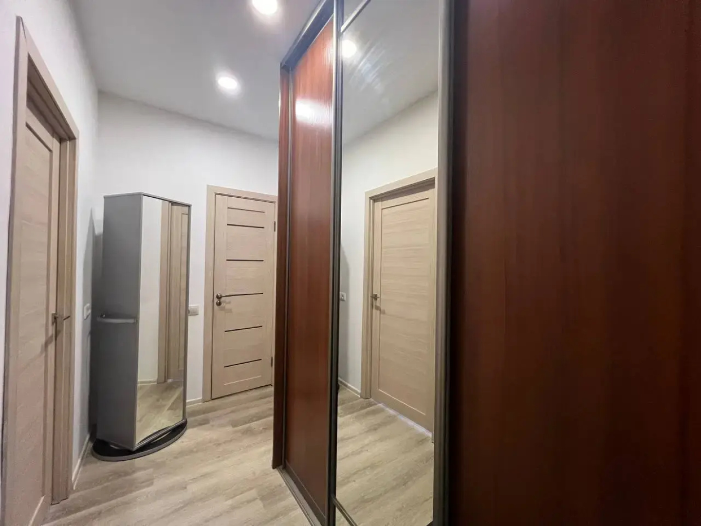 Квартира AlexHome РП Свердловский Строителей 9