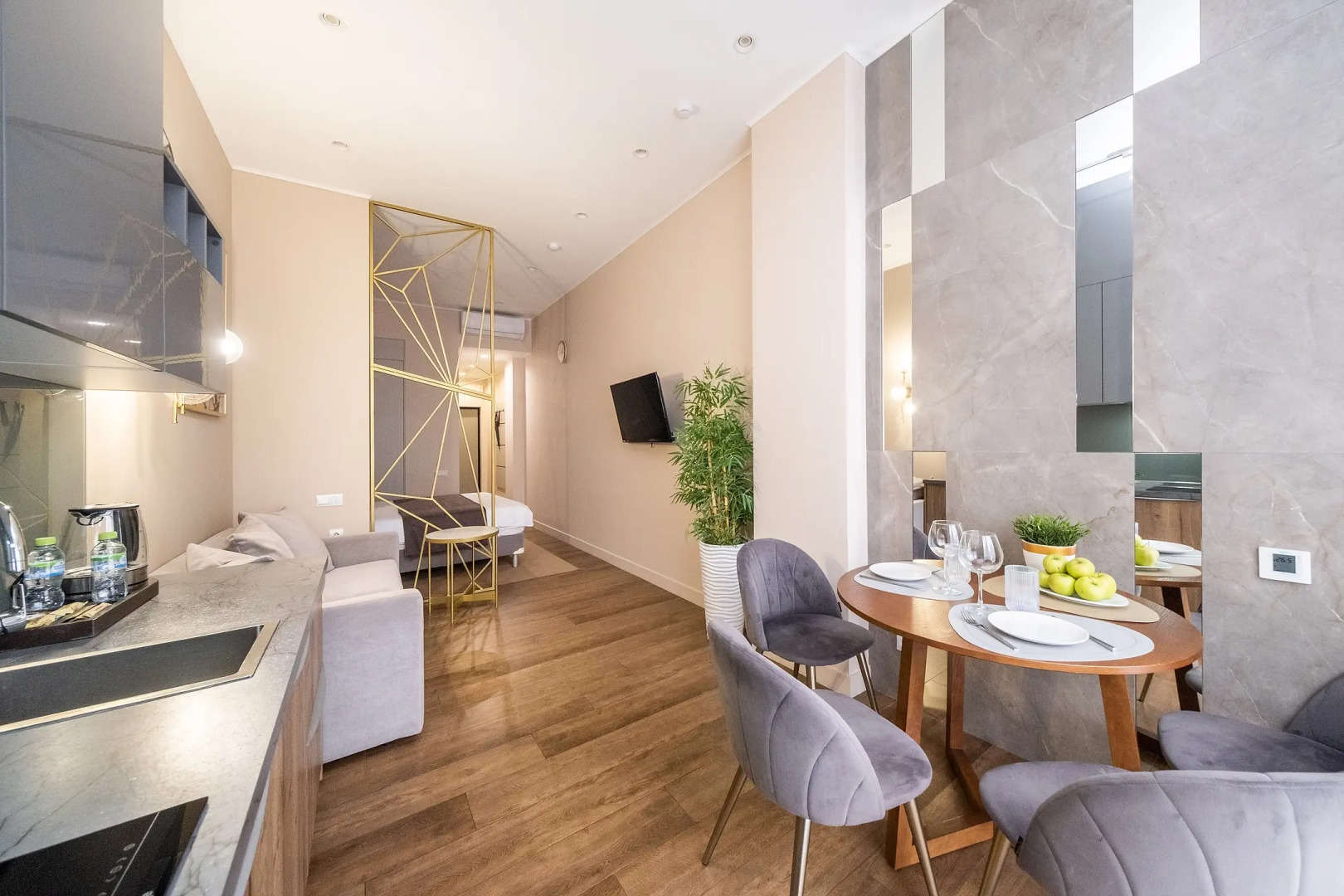 Апартаменты Миррор