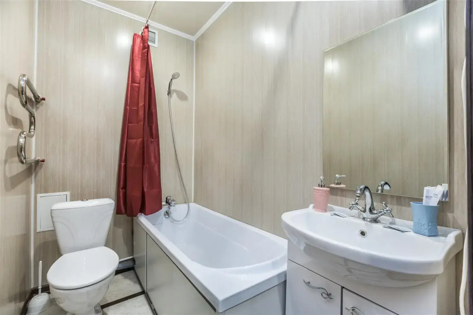 Апартаменты студия в новом доме в центре Тюмени